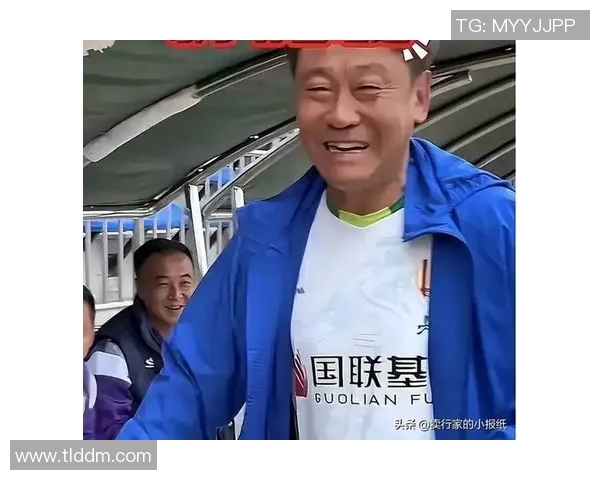 高峰：从绿茵场到传奇人生，足球运动员的荣耀与挑战