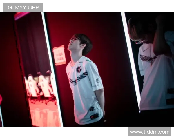 和平精英战术解析:深入探讨IG战队的包夹策略与执行技巧 和平精英战术解析:深入探讨IG战队的包夹策略与执行技巧