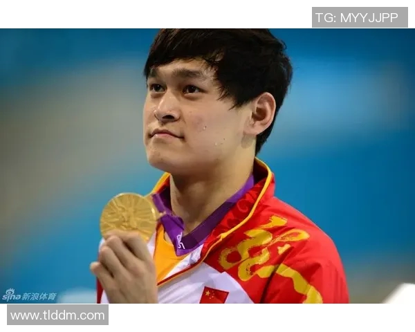 激烈泳赛激动人心 谁将摘得金牌成为全场焦点